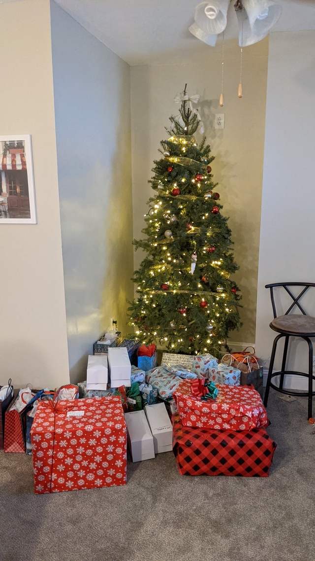 Claire’s Christmas Tree with all of our gifts